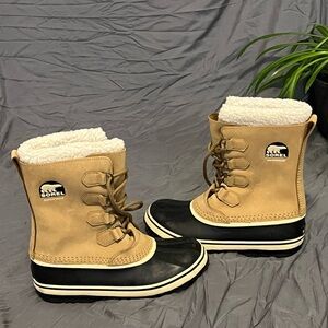 Sorel winter boots, like new condition